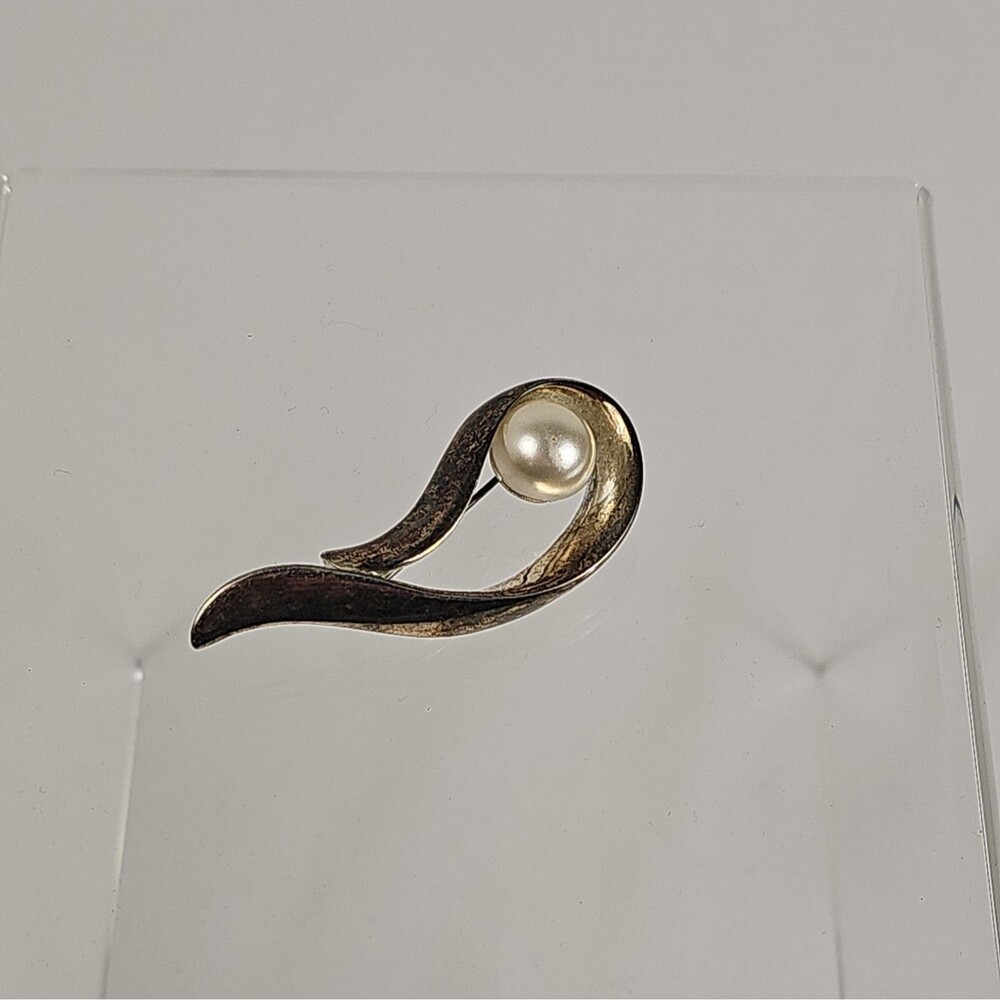 Vintage 1960s Modernist Silver Tone Faux Pearl Brooch Mid Century